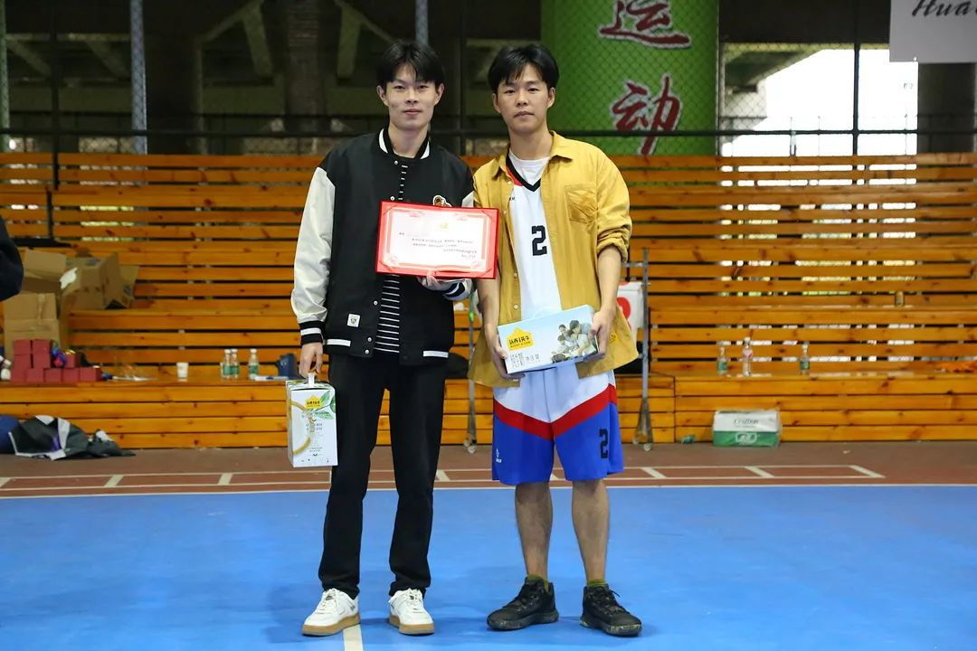 周俊男、李振原.png